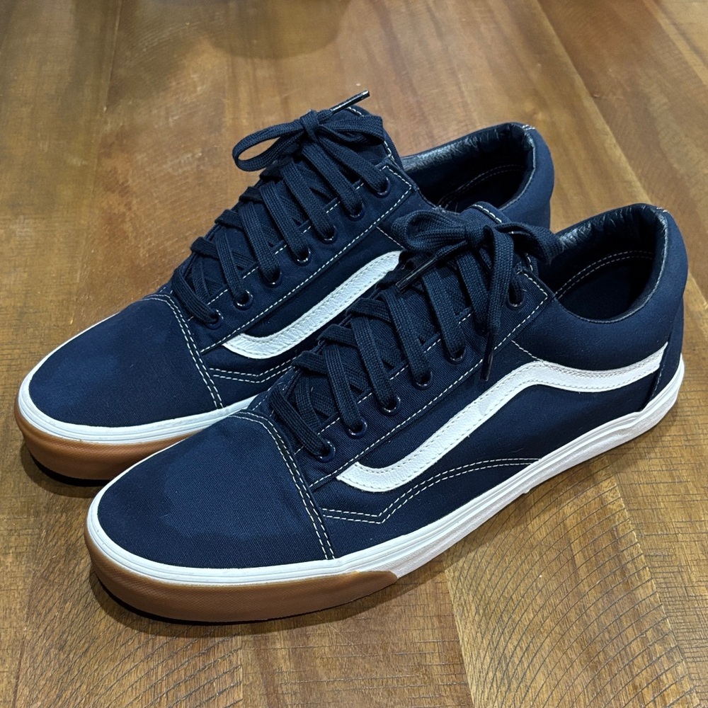 Vans Old Skool Men's Navy and White Gum Sneakers